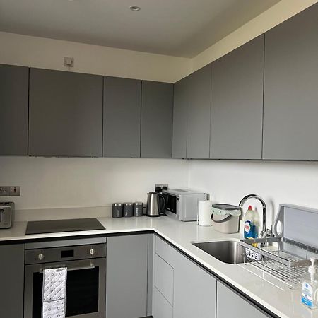Stylish 2 Bedrooms, 2 Bathrooms With Workspace In Milton Keynes Dış mekan fotoğraf