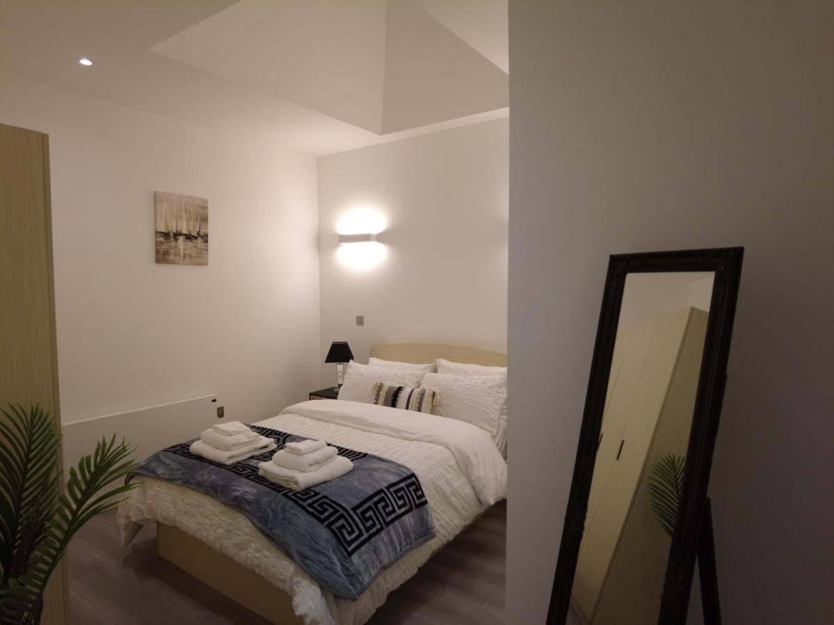 Stylish 2 Bedrooms, 2 Bathrooms With Workspace In Milton Keynes Dış mekan fotoğraf