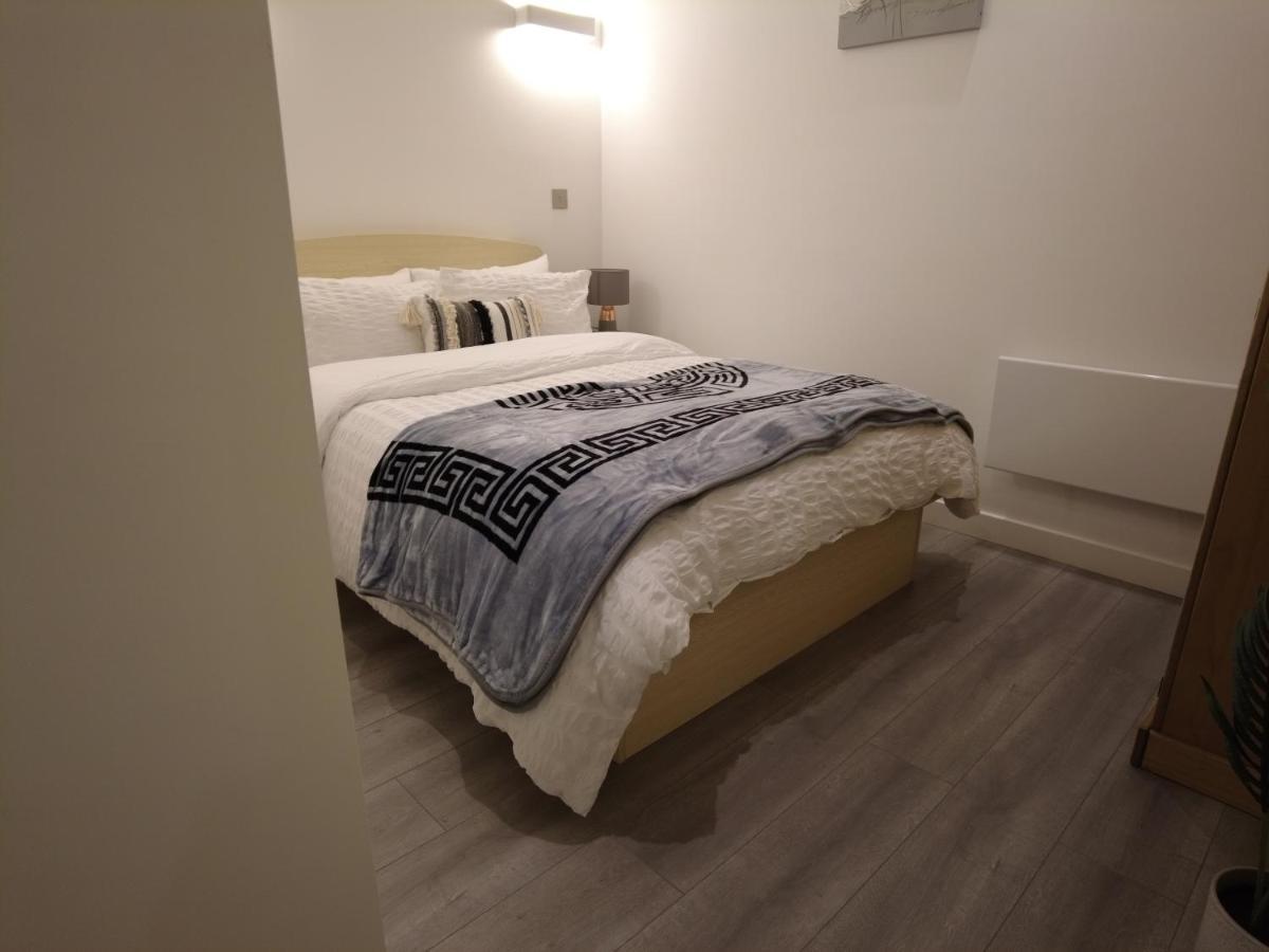 Stylish 2 Bedrooms, 2 Bathrooms With Workspace In Milton Keynes Dış mekan fotoğraf
