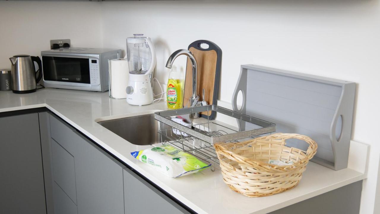 Stylish 2 Bedrooms, 2 Bathrooms With Workspace In Milton Keynes Dış mekan fotoğraf