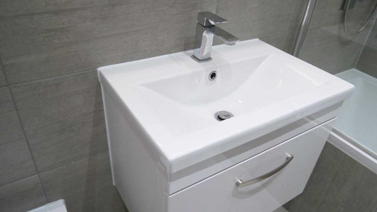 Stylish 2 Bedrooms, 2 Bathrooms With Workspace In Milton Keynes Dış mekan fotoğraf