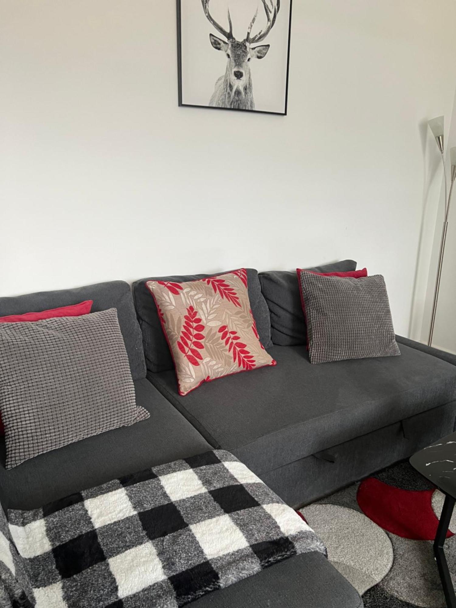 Stylish 2 Bedrooms, 2 Bathrooms With Workspace In Milton Keynes Dış mekan fotoğraf